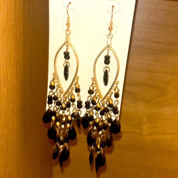 Onyx and gold tone Gypsy dangling earrings. Brand new. - Picture 2 of 2